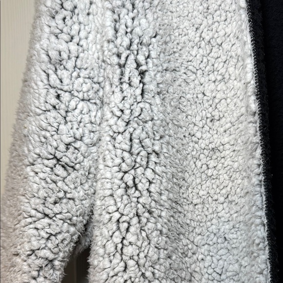 Victoria’s Secret Pink Sherpa Jacket Grey with Hood Size XS/Small Oversized - Picture 2 of 6
